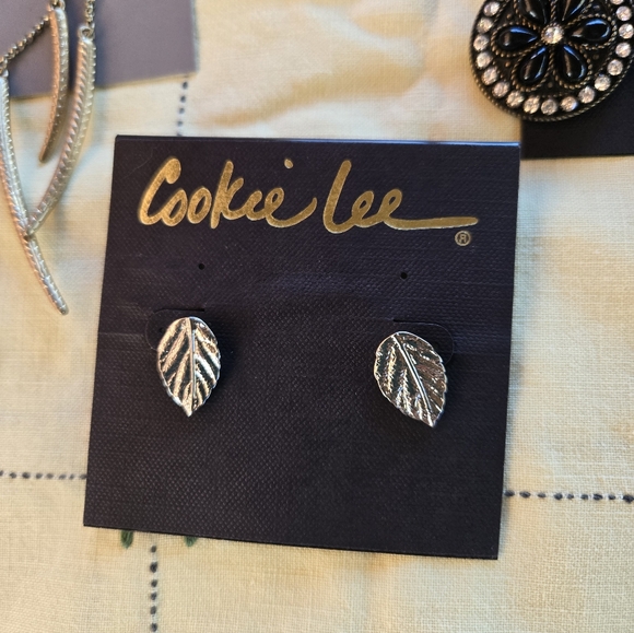 Lot of Eleven Pieces Cookie Lee  Jewelry Collection NEW with Tags Earrings - Picture 11 of 12
